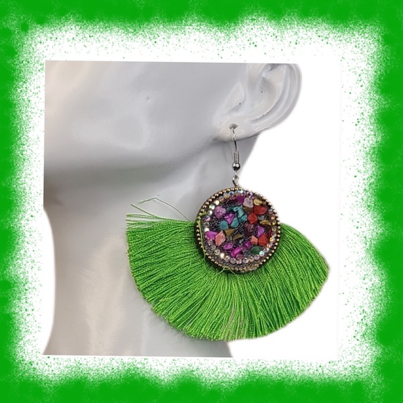 💎 Green Fringe Tassel Earrings - Picture 2 of 6